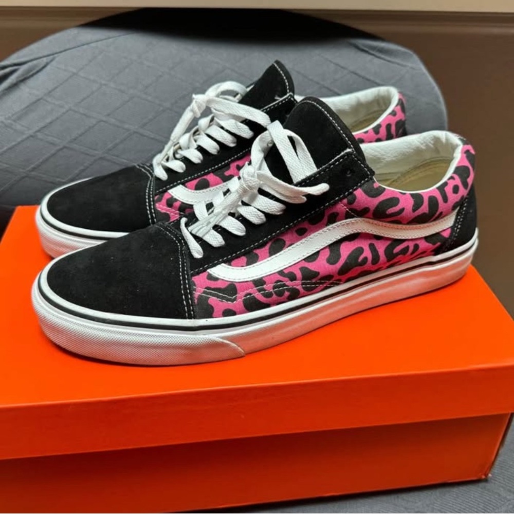 Vans men’s Black and Pink Leopard Sneakers